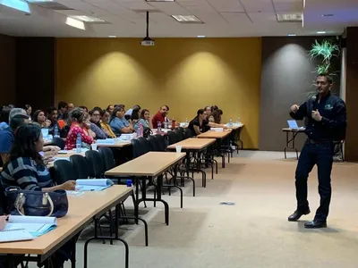 Capacitación de ETP a maestros y profesionales