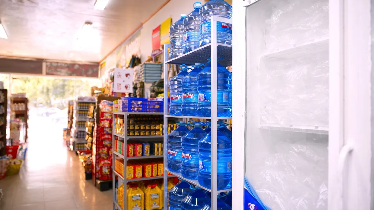 Agua purificada y hielo